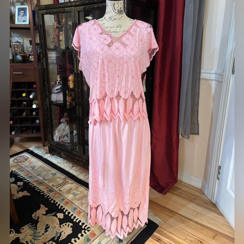 Vintage Phoenix by Great Calindo Inc Floral Lace Top & Lace Skirt 2 piece Set